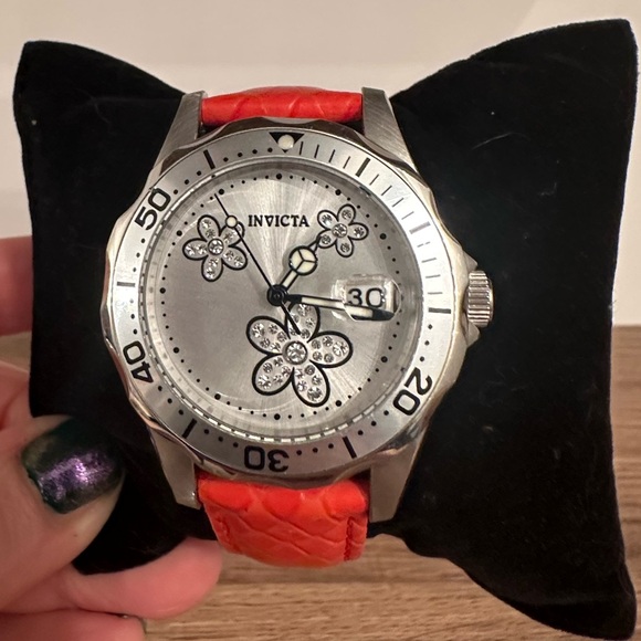Women’s Invicta Watch - Picture 1 of 3